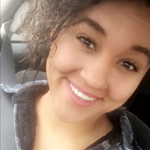 Meet your Posher, Adrianna